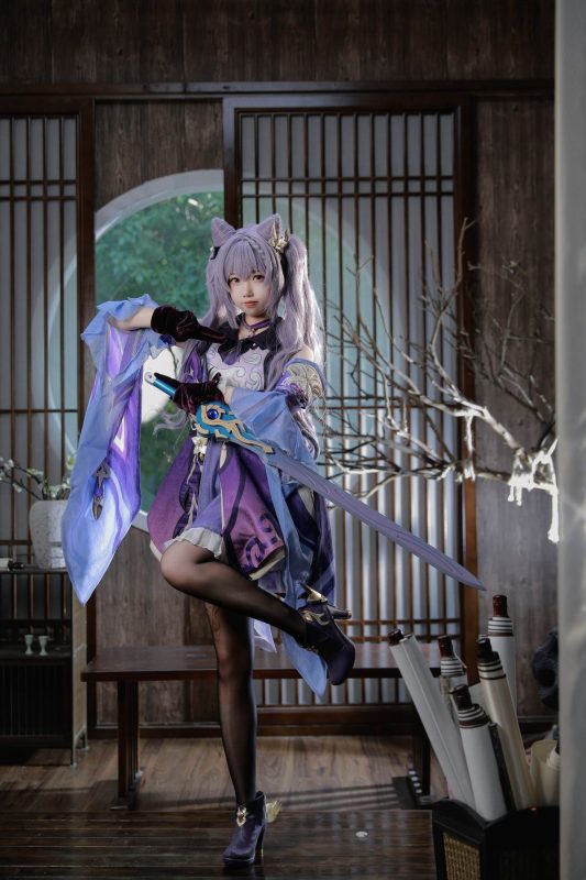 雪琪SAMA – 原神 刻晴：紫发礼服白丝美腿 50P1V-御萝部落