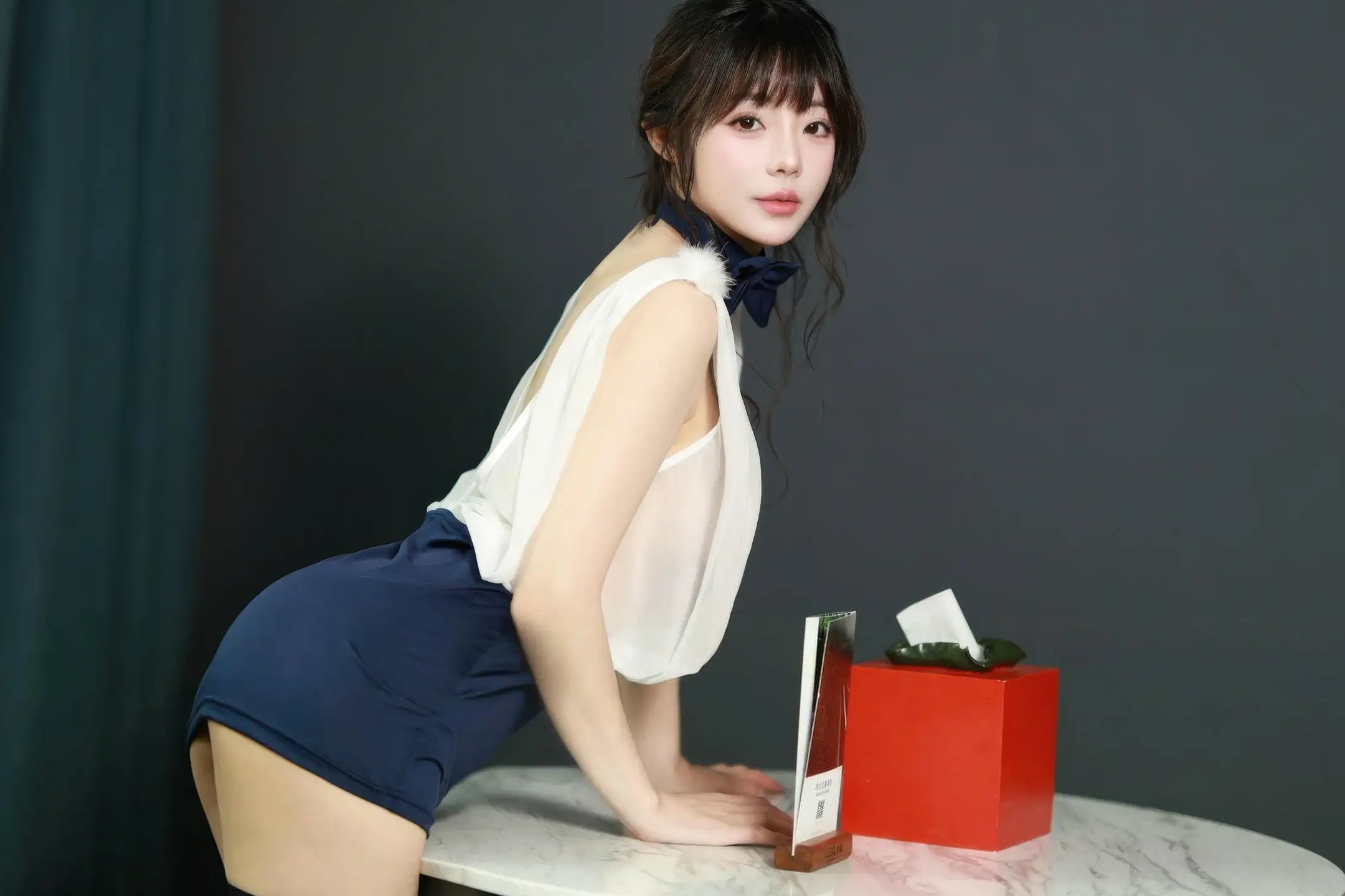 佘贝拉Bella 薄纱服饰