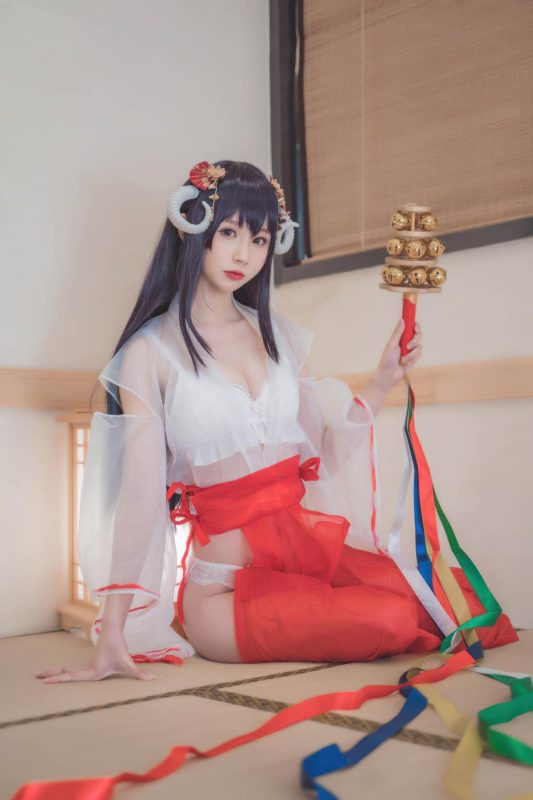 西园寺南歌 – 透明巫女主题COS：轻薄巫女装与通透材质结合 在日系神社风格中呈现柔美与神秘并存的视觉效果 30P-御萝部落