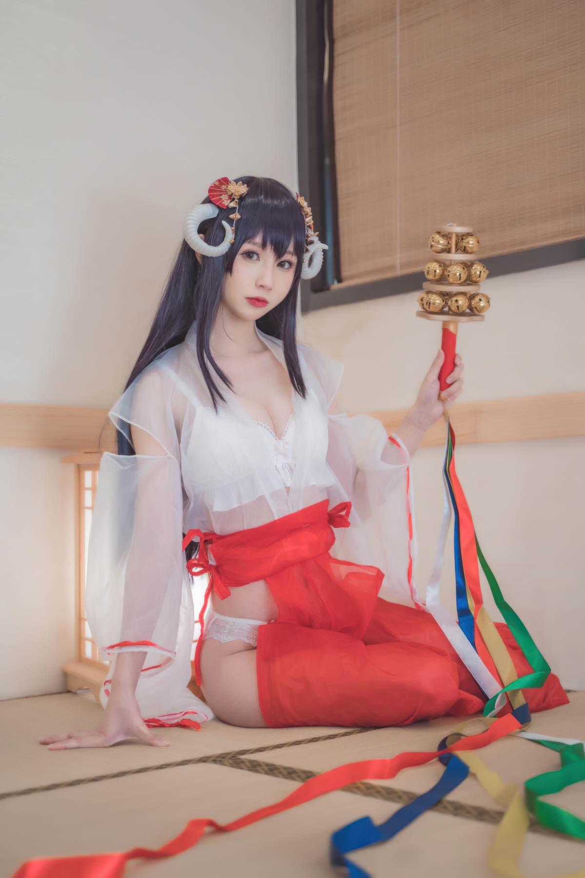 西园寺南歌 – 透明巫女主题COS：轻薄巫女装与通透材质结合 在日系神社风格中呈现柔美与神秘并存的视觉效果 30P