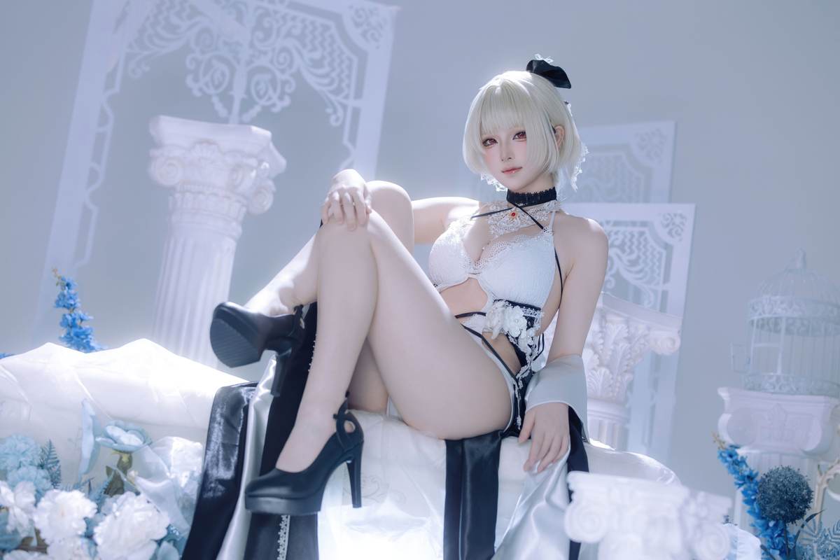 屿鱼 – 碧蓝航线 可畏同人礼服：黑白礼服白丝美腿冰蓝布景 63P