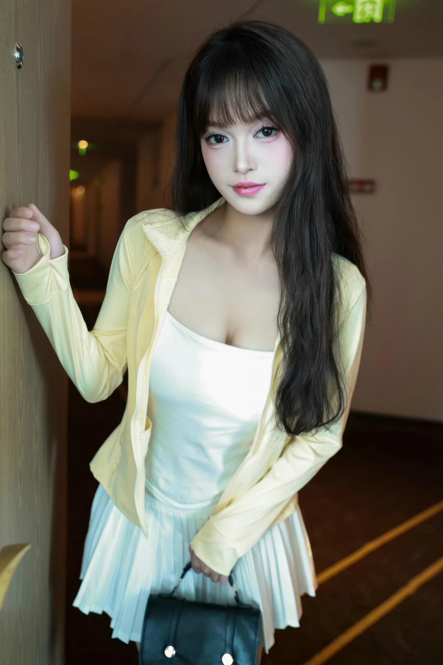 糯咪 白色短裙