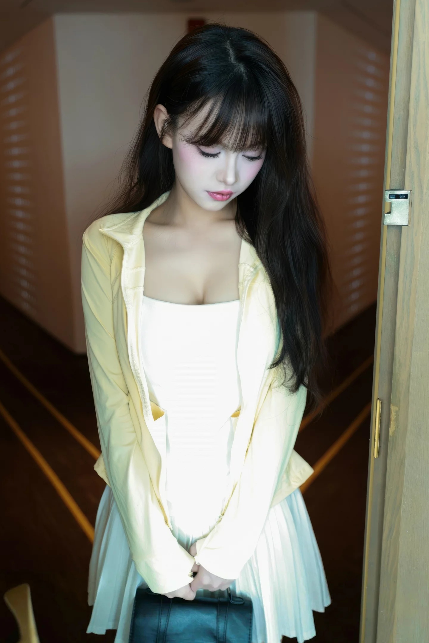 糯咪 白色短裙
