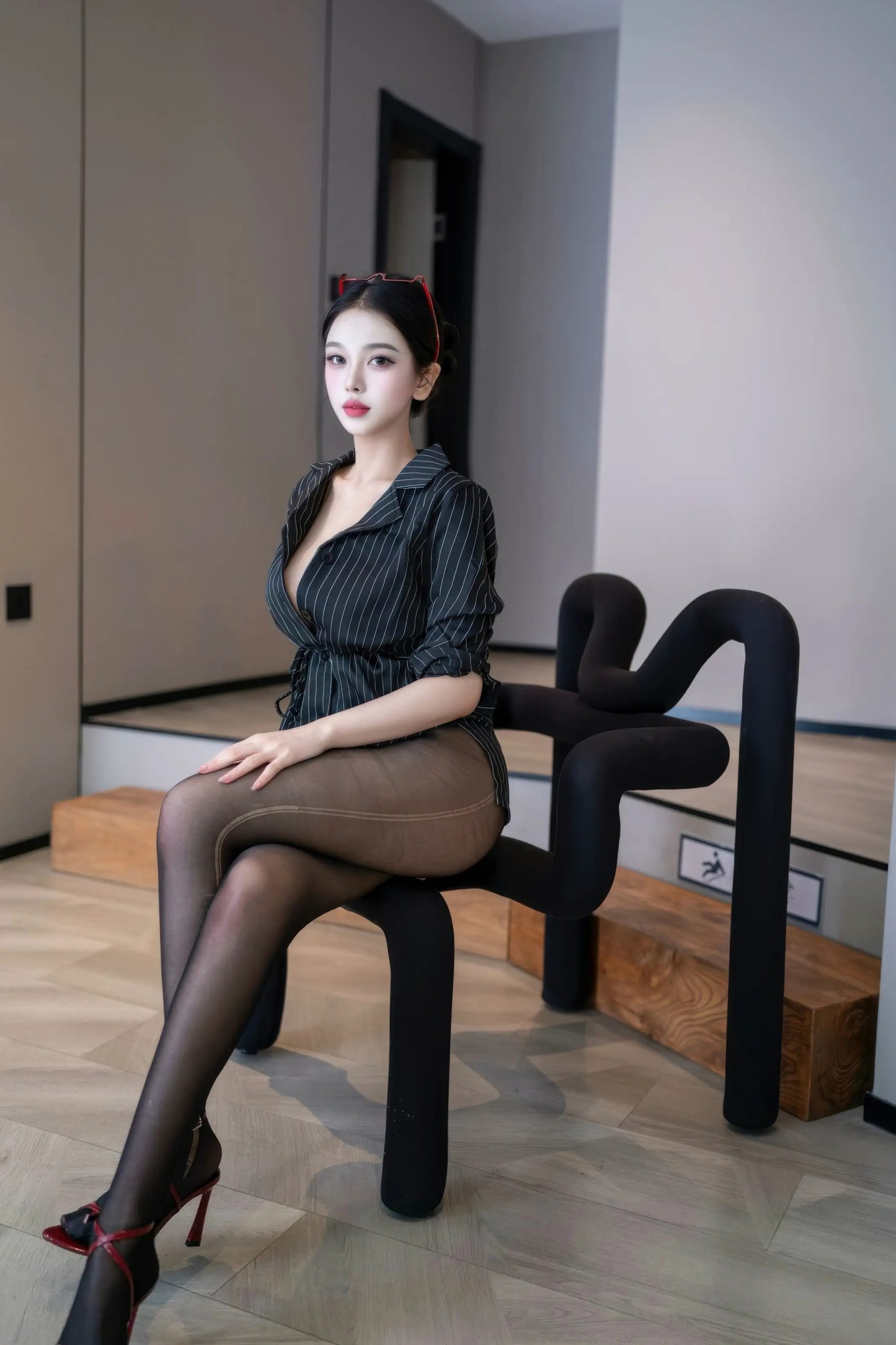 诺诺子 开档黑丝