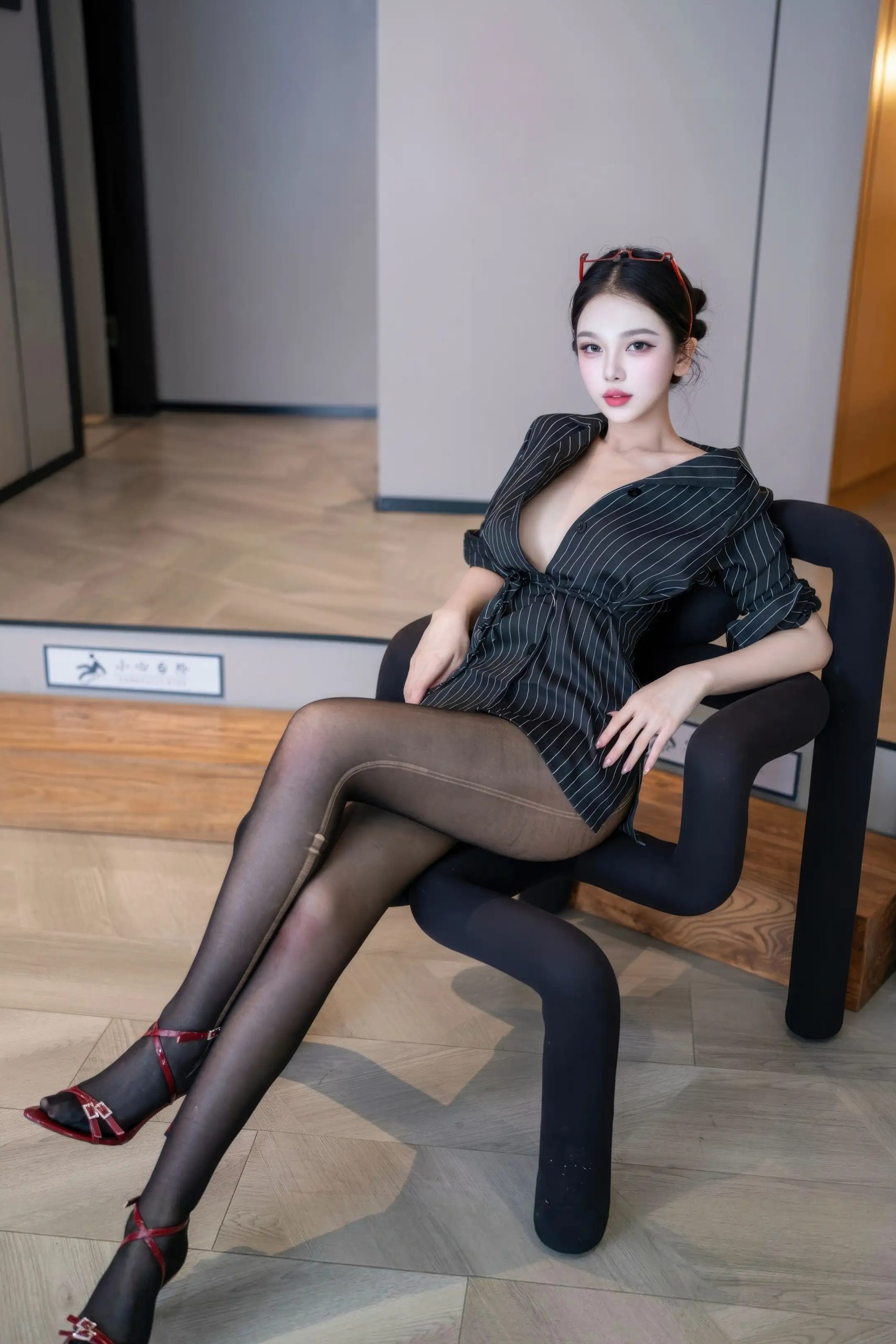 诺诺子 开档黑丝
