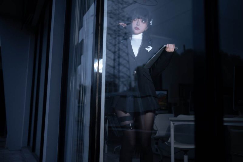 矢量鱼 – cos 调月莉音：真人写实性感兔女郎 黑发巨乳黑丝开档 极致诱惑无修正 36P-御萝部落