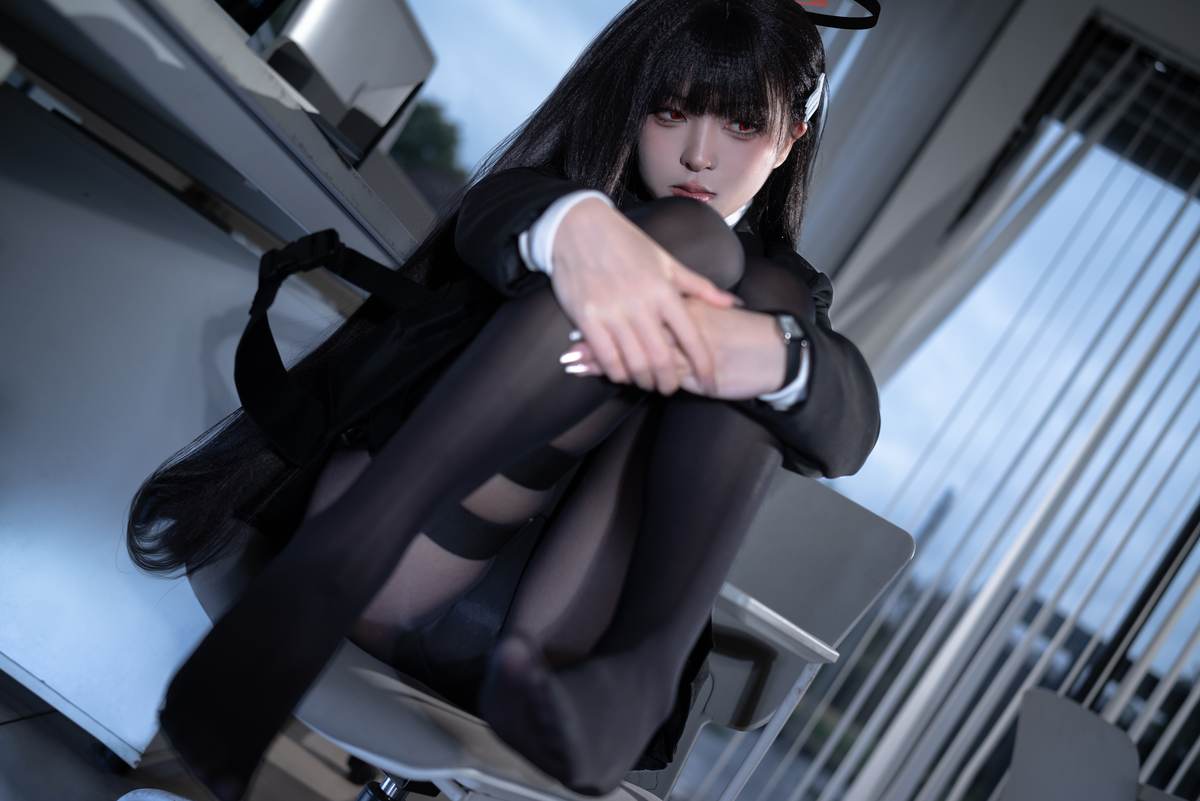矢量鱼 – cos 调月莉音：真人写实性感兔女郎 黑发巨乳黑丝开档 极致诱惑无修正 36P