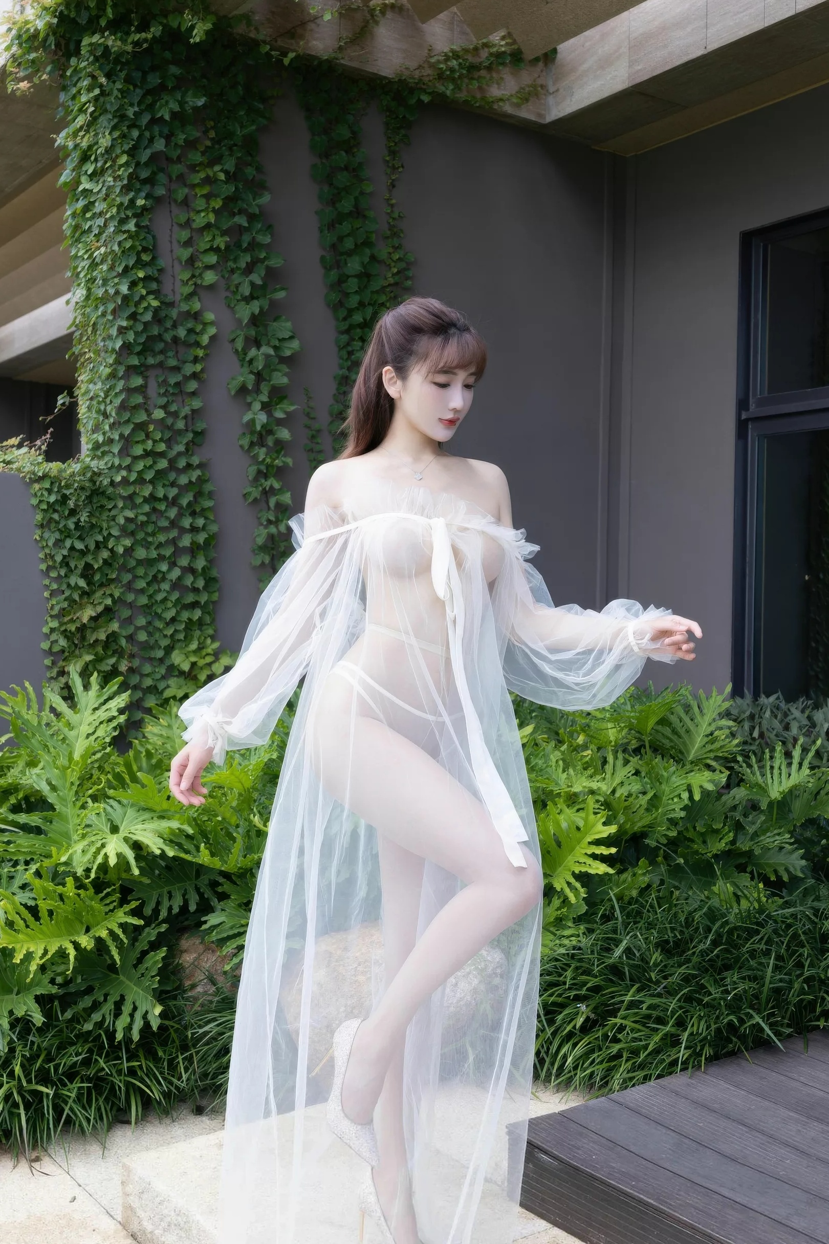 陆萱萱 轻透白纱