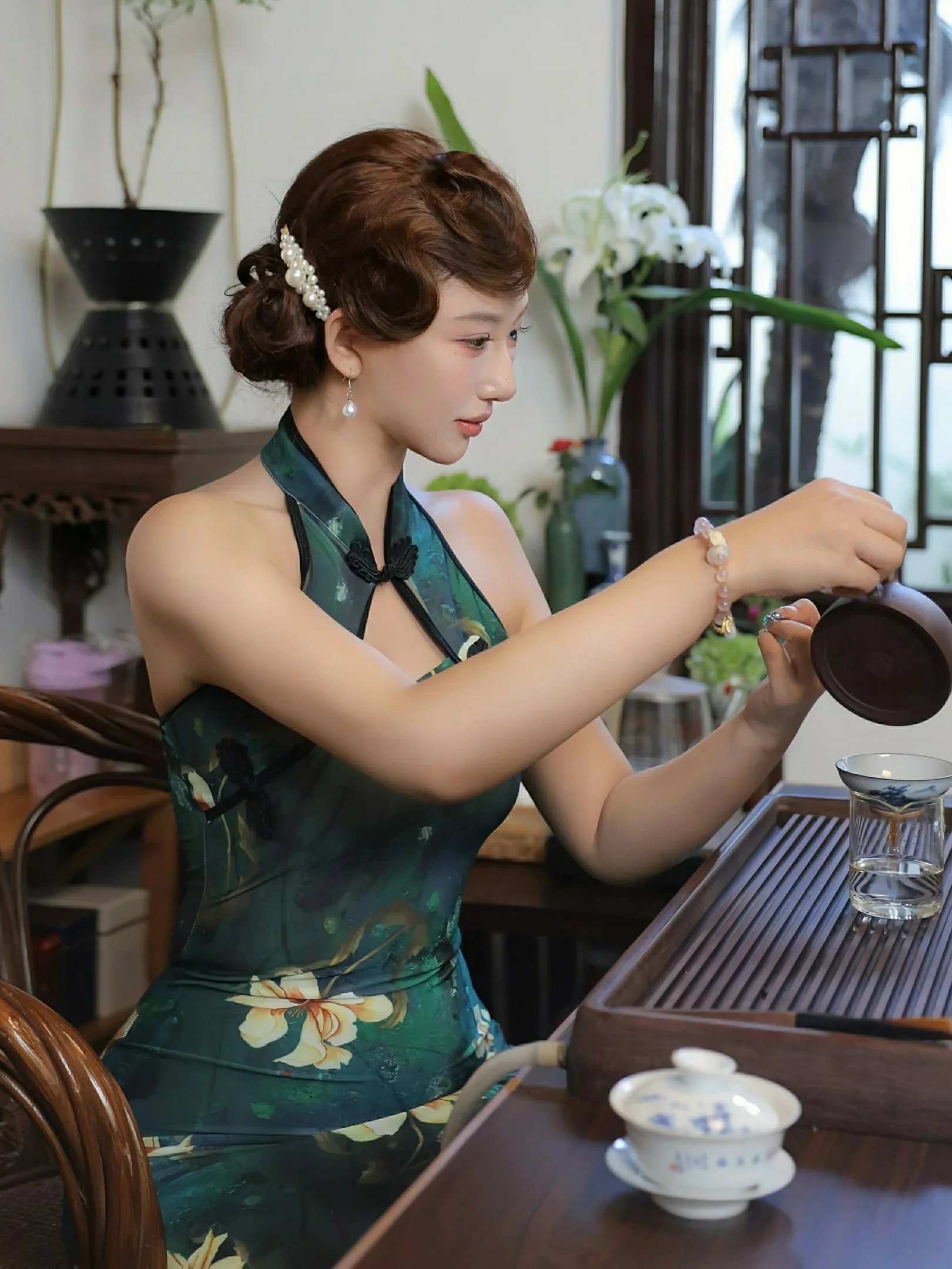 金允希Yuki 绿色旗袍