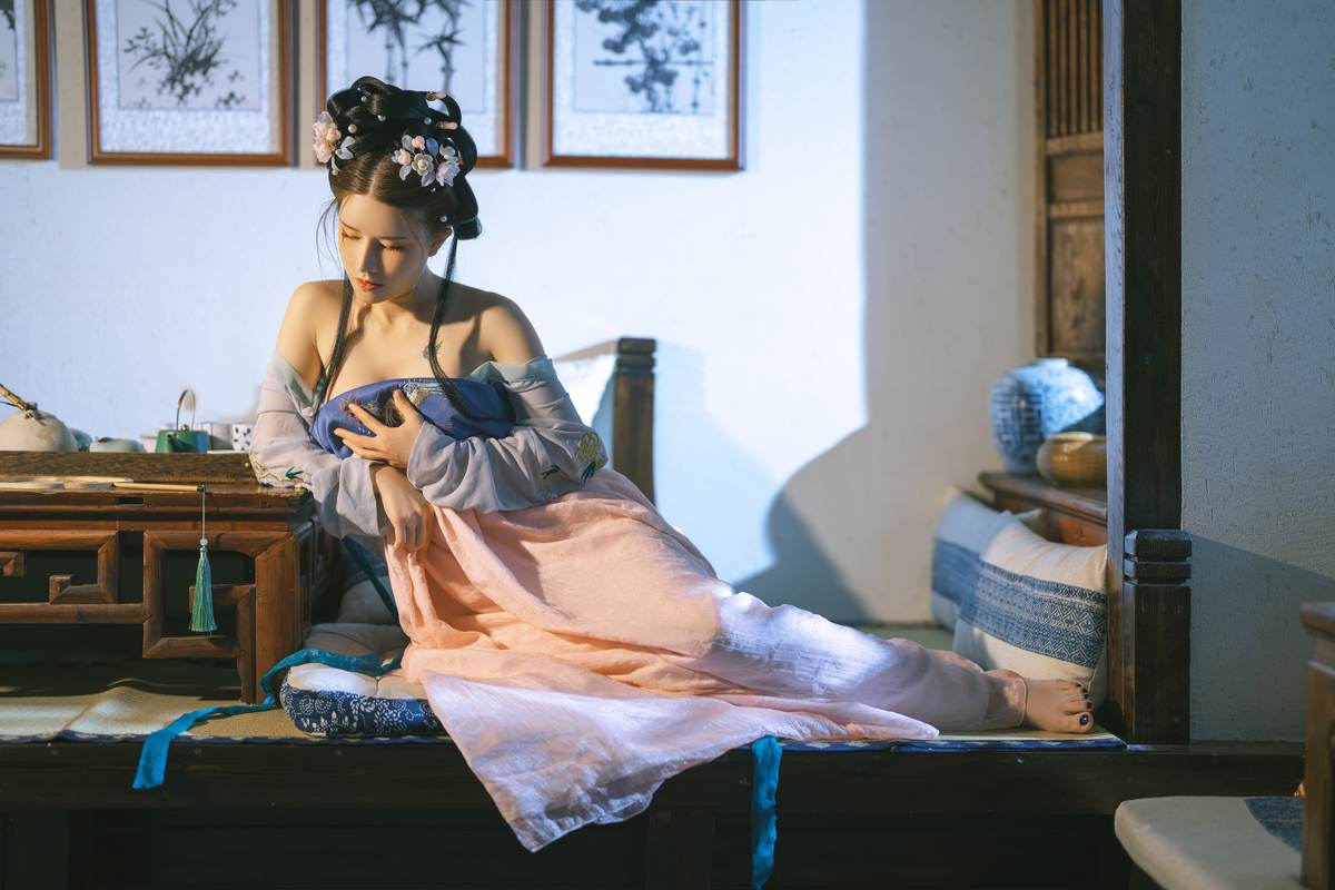 鹿八岁 – 花想容 60P