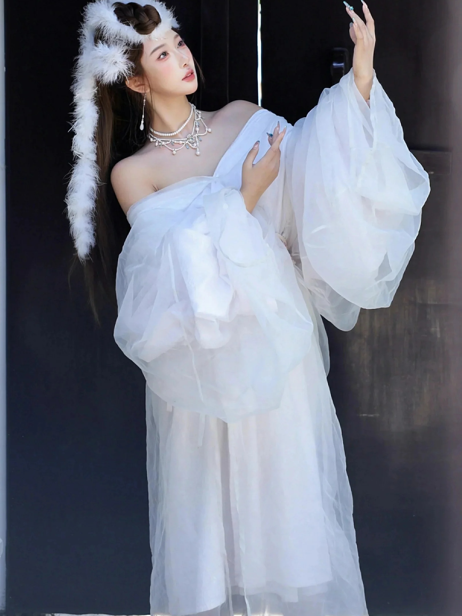 金允希Yuki 低胸长裙