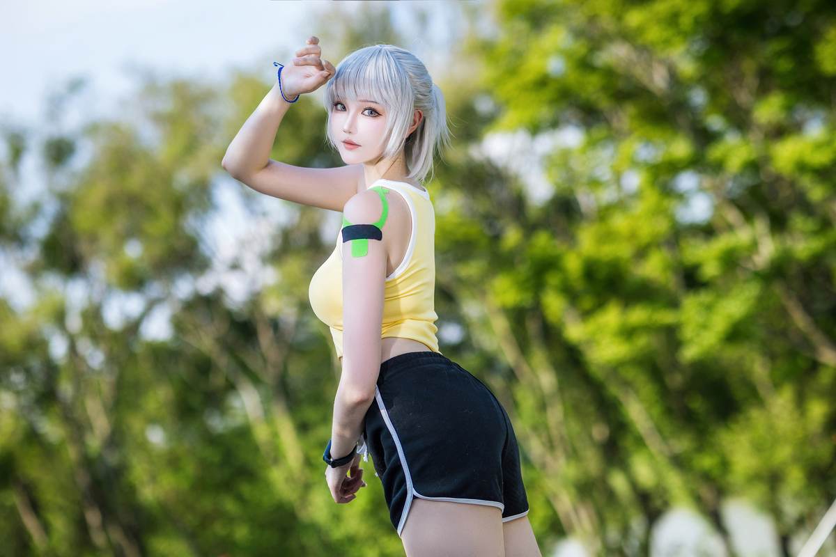 瓜希酱 – 灵笼·白月魁运动服：白月魁经典运动服造型还原 干练气质与角色神韵兼具 简洁场景下的力量感与线条美呈现 15P