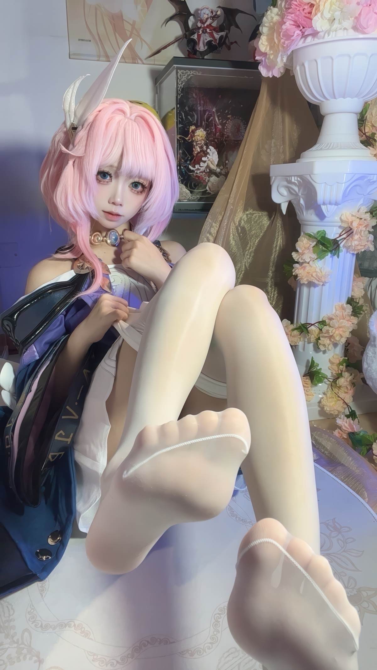 白栎Shirly – 昔涟：粉发机能服 白丝美腿角色还原 130P