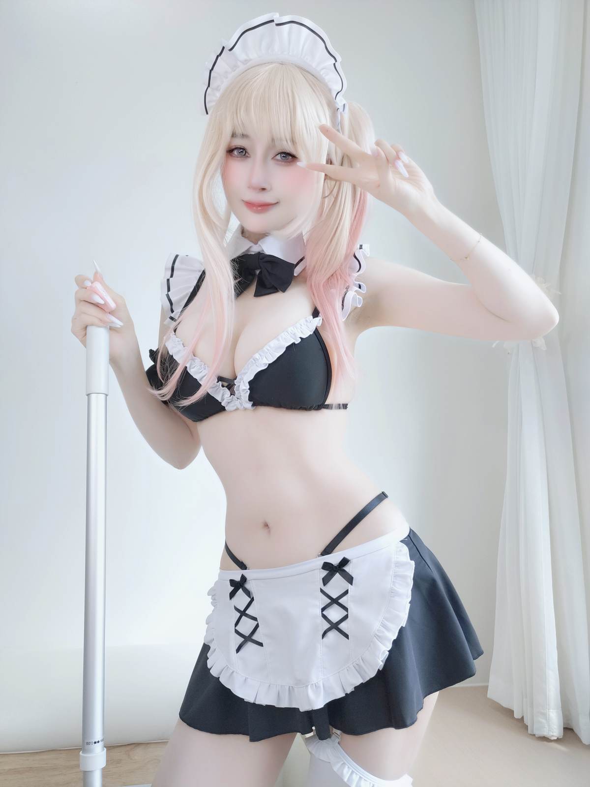 白银81 – 更衣人偶坠入爱河 喜多川海梦：黑白女仆装美胸 62P