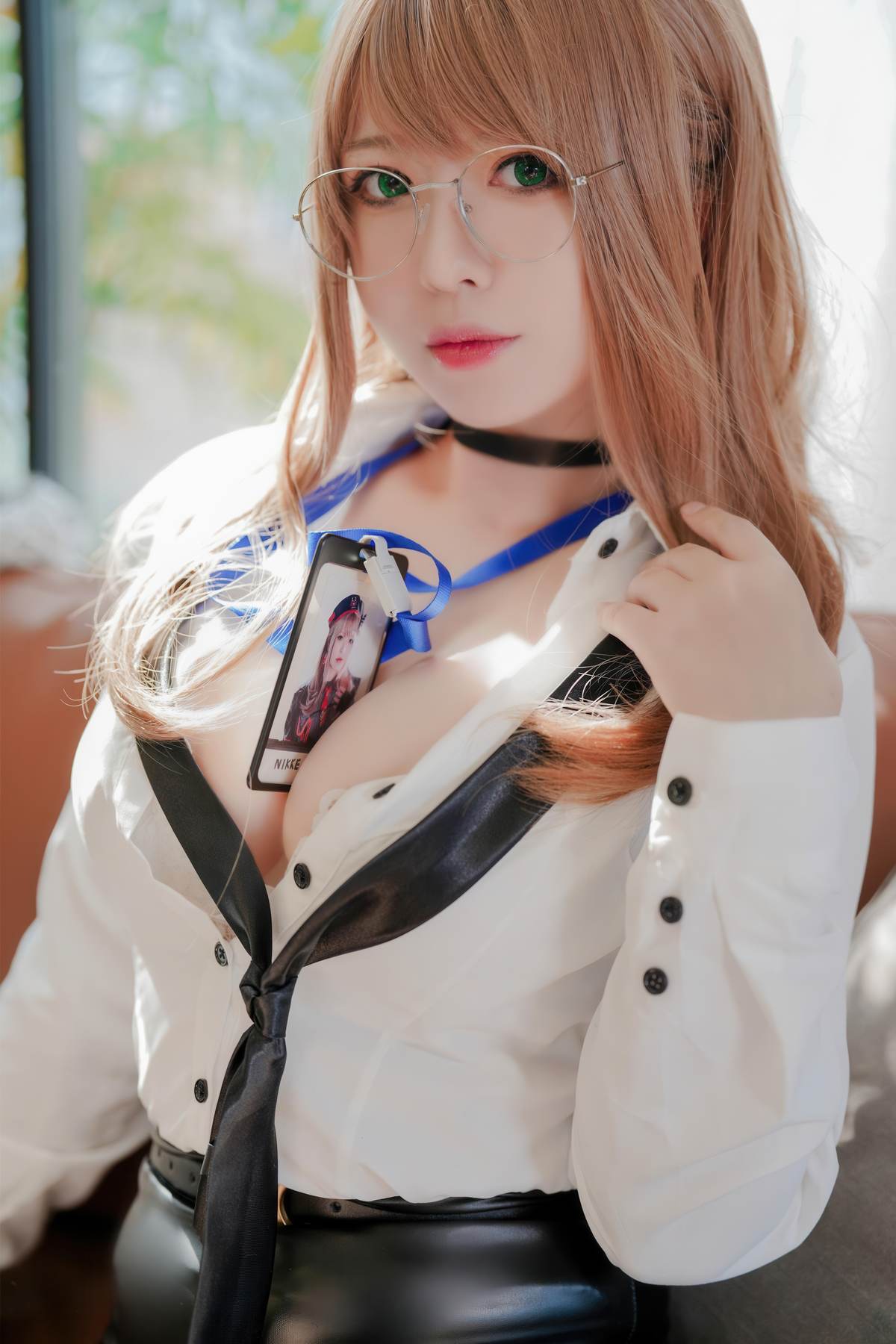 半半子 NIKKE艾玛秘书 Cosplay 76P