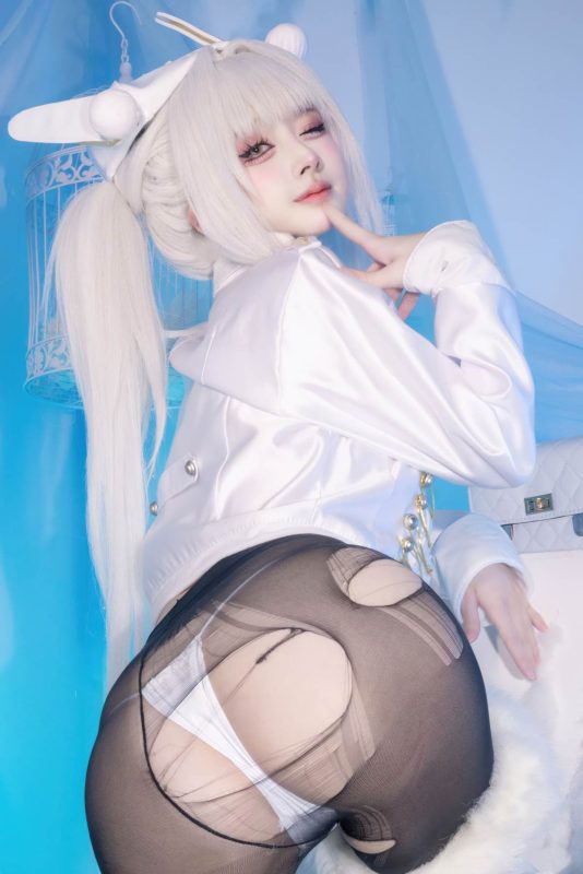 沖田凜花Rinka – 碧蓝航线光辉：黑丝质感很抓眼 御姐气场配合美乳曲线 氛围在线 26P-御萝部落