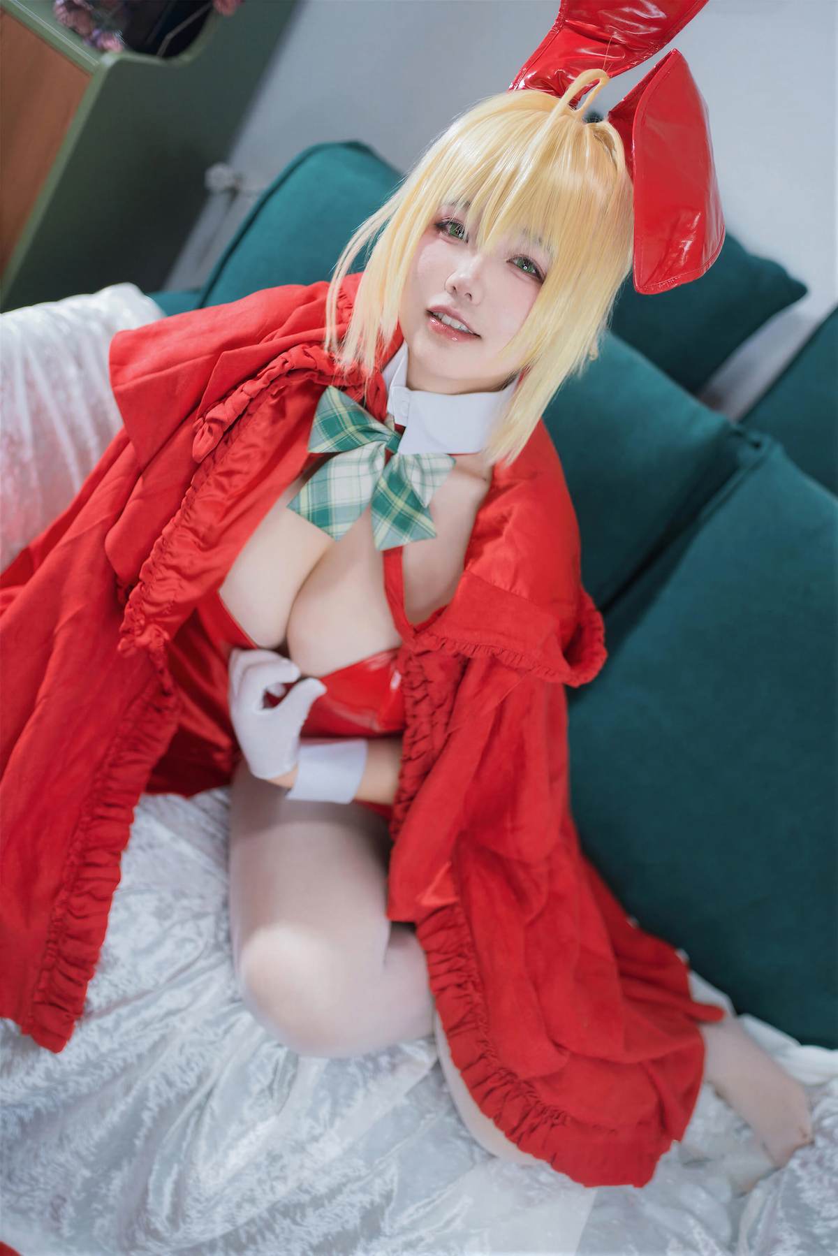 阿半今天很开心 – FGO 尼禄圣诞节：红白紧身巨乳美腿还原 71P