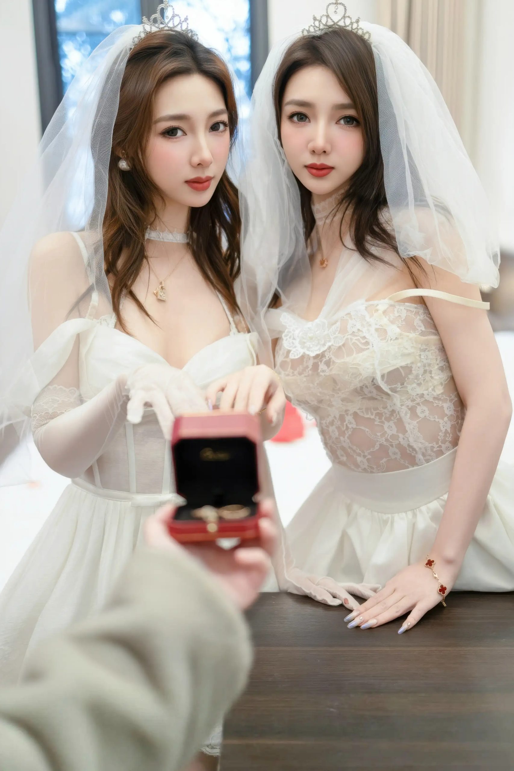 Twins-桃之夭夭 白色蕾丝婚纱