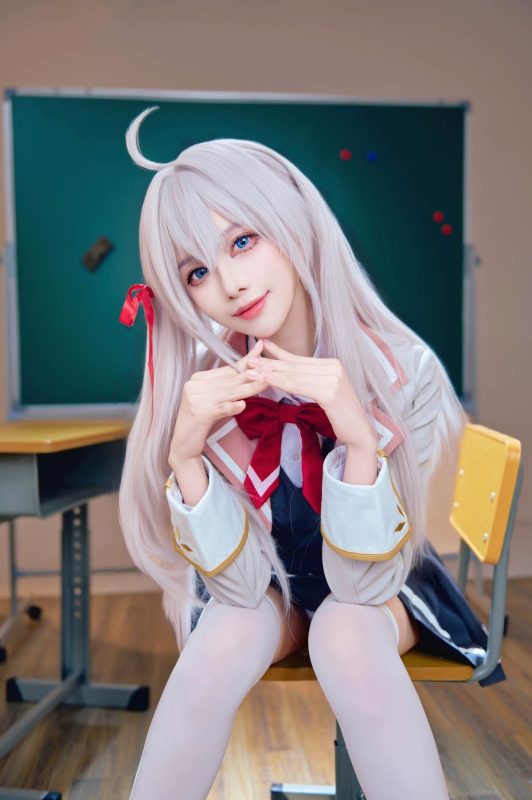 Shika小鹿鹿 – 艾莉同学：白发校园制服白丝教室写真 38P-御萝部落
