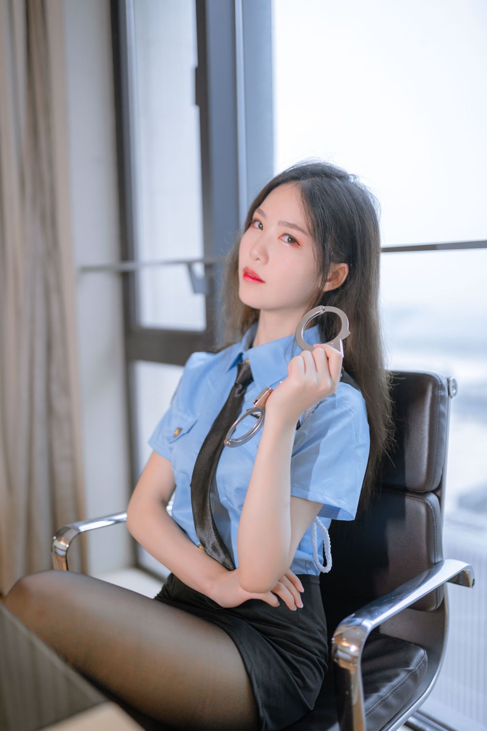 美女模特抖娘利世警花制服黑丝美腿英姿飒爽系列性感写真-御萝部落