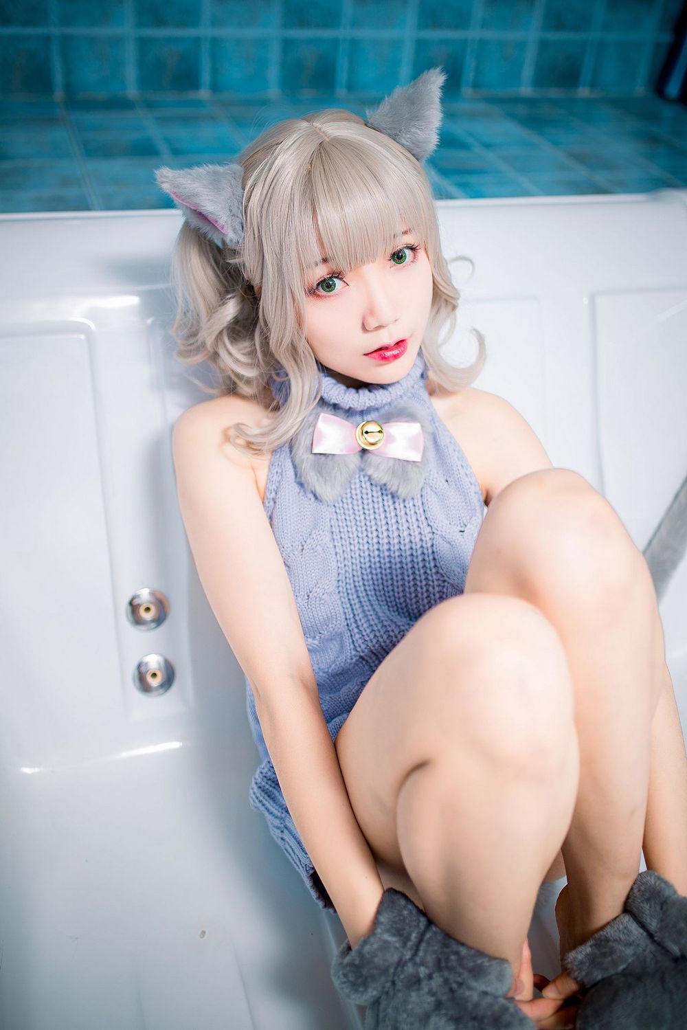 萝莉萌妹子真央Mao露背毛衣秀完美身材猫女郎装扮性感写真-御萝部落