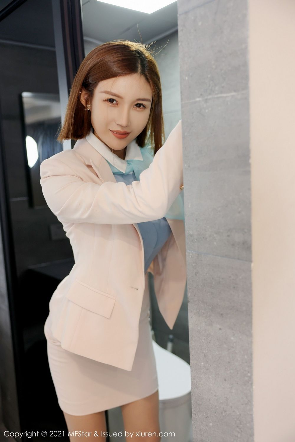 模范学院新人模特王蜜清爽短发职场OL典雅制服系列首套写真-御萝部落