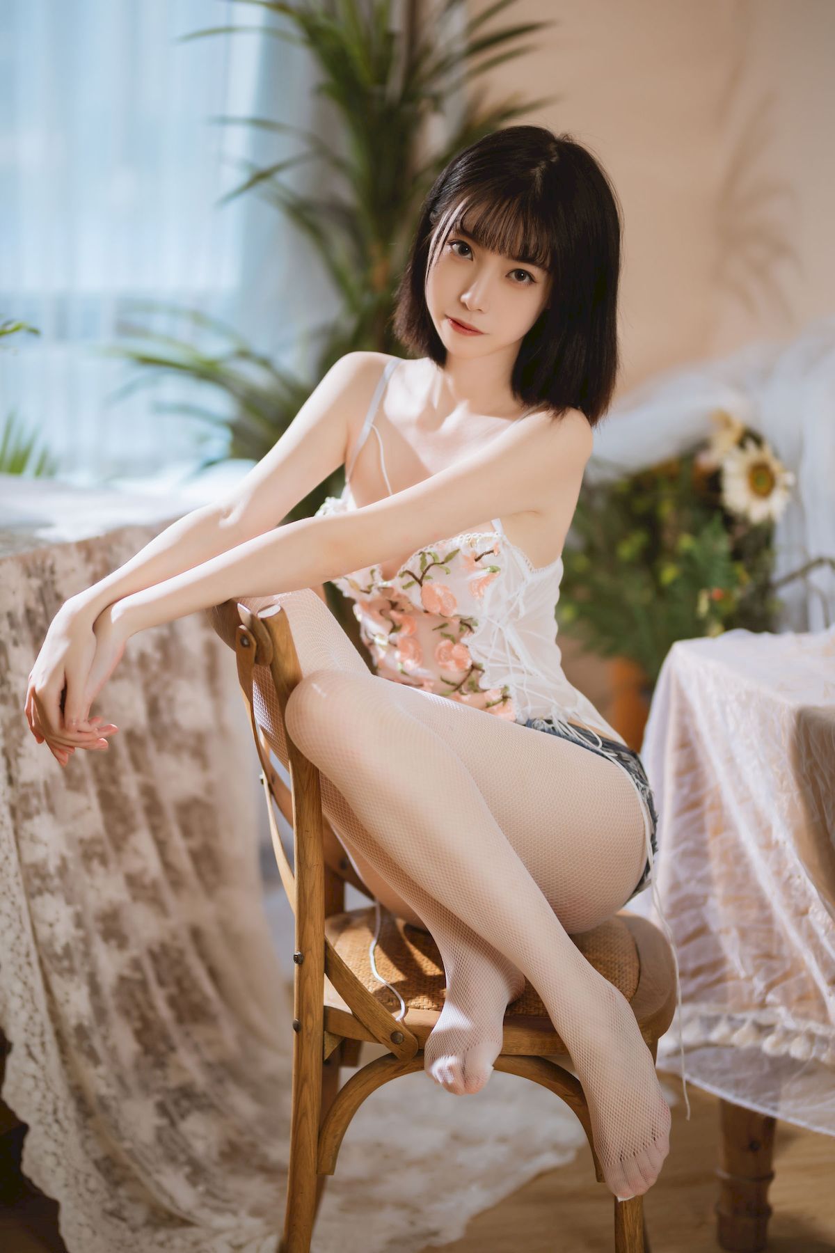 短发美女许岚LAN碎花半透上衣搭配牛仔短裤清凉写真 – 美女 –