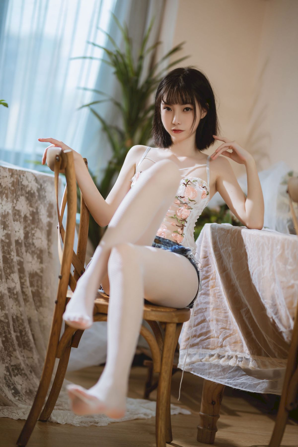 短发美女许岚LAN碎花半透上衣搭配牛仔短裤清凉写真 – 美女 –
