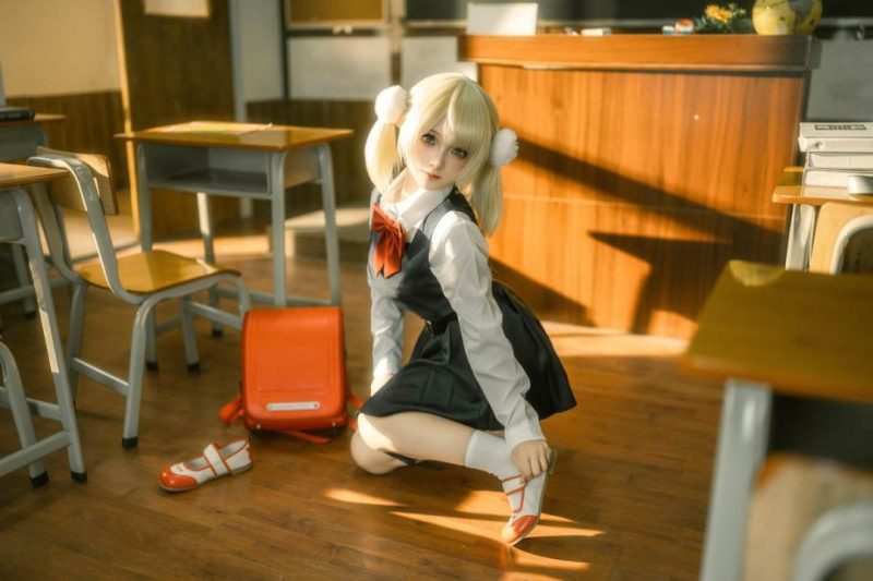 Bangni邦尼 – 时雨羽衣：教室白丝制服 比基尼美腿还原 87P-御萝部落