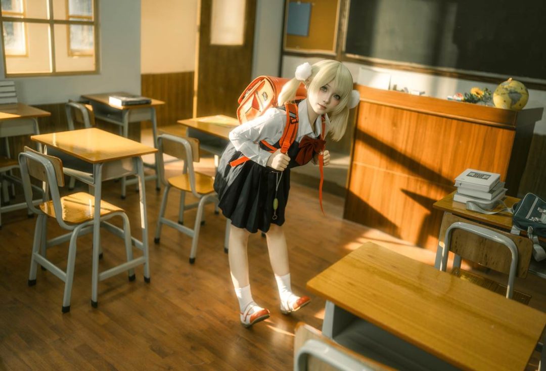 Bangni邦尼 – 时雨羽衣：教室白丝制服 比基尼美腿还原 87P