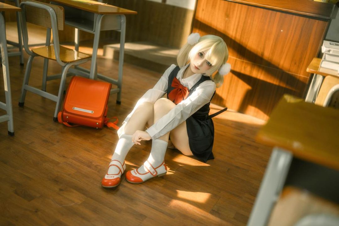 Bangni邦尼 – 时雨羽衣：教室白丝制服 比基尼美腿还原 87P