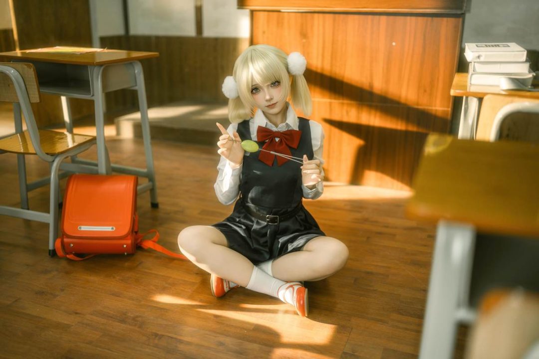 Bangni邦尼 – 时雨羽衣：教室白丝制服 比基尼美腿还原 87P