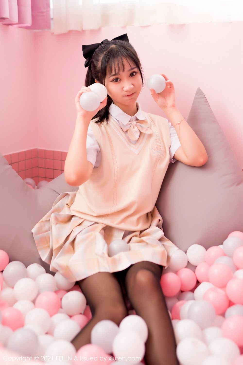 嗲囡囡美女模特小果冻儿jelly兔耳装与黑丝制服系列性感写真-御萝部落