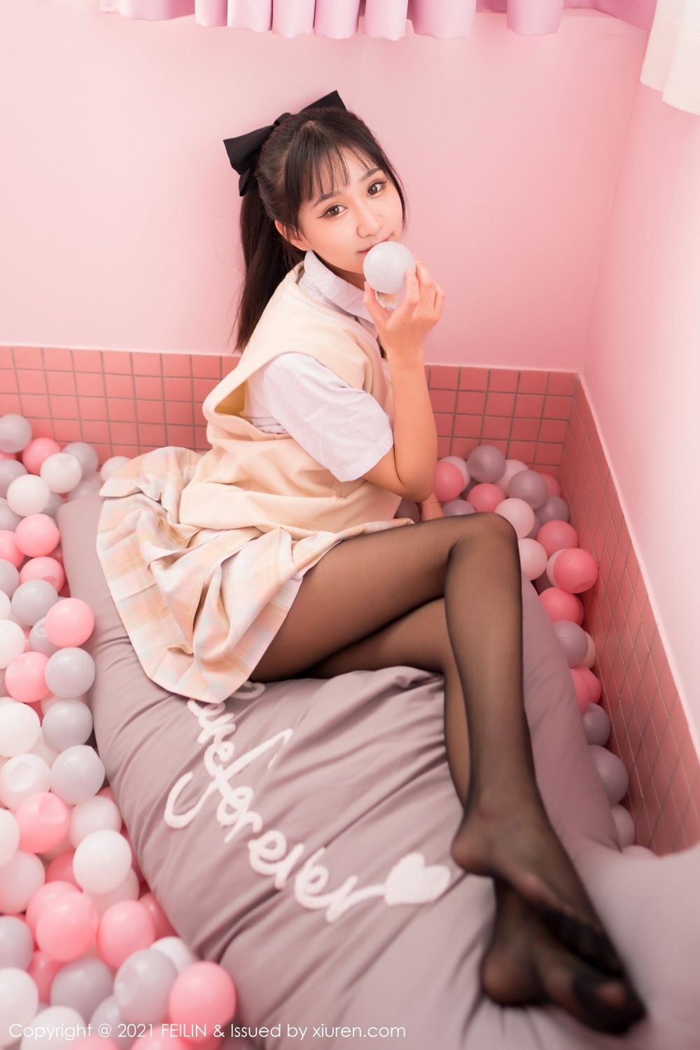 嗲囡囡美女模特小果冻儿jelly兔耳装与黑丝制服系列性感写真-御萝部落