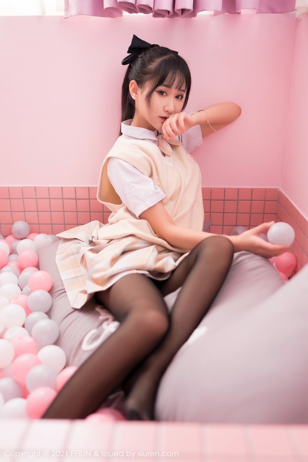 嗲囡囡美女模特小果冻儿jelly兔耳装与黑丝制服系列性感写真-御萝部落