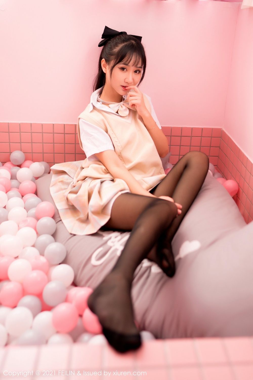 嗲囡囡美女模特小果冻儿jelly兔耳装与黑丝制服系列性感写真-御萝部落
