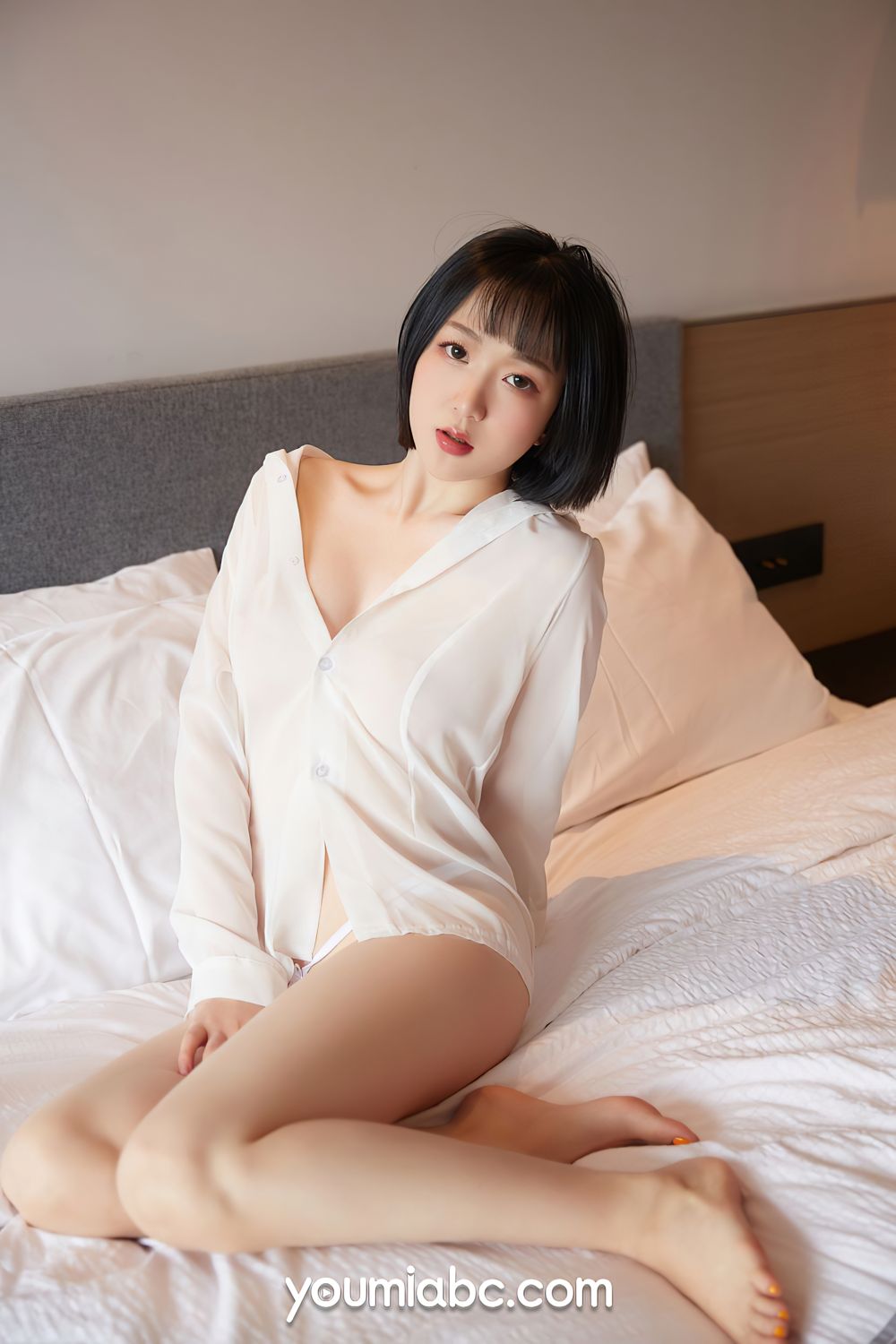 YOUMI尤美性感嫩模龙女宝宝白衬衫修长美腿呼吸过度主题写真-御萝部落