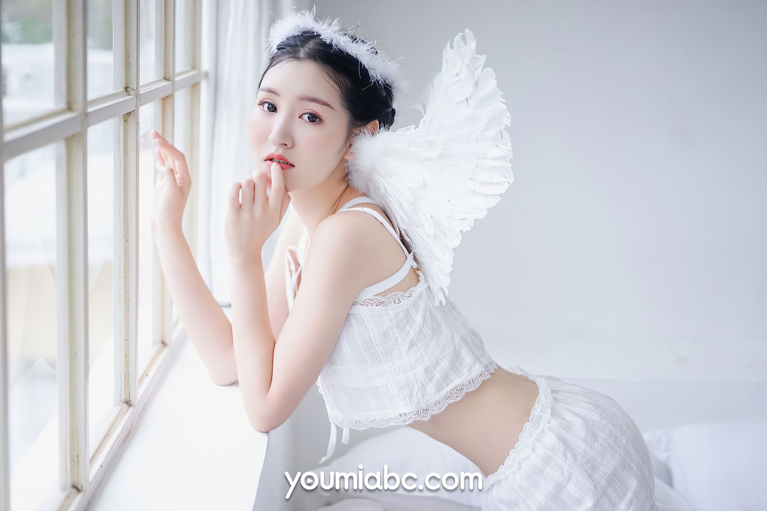 YOUMI尤美美女模特沈梦瑶修长美腿落凡天使主题性感写真-御萝部落