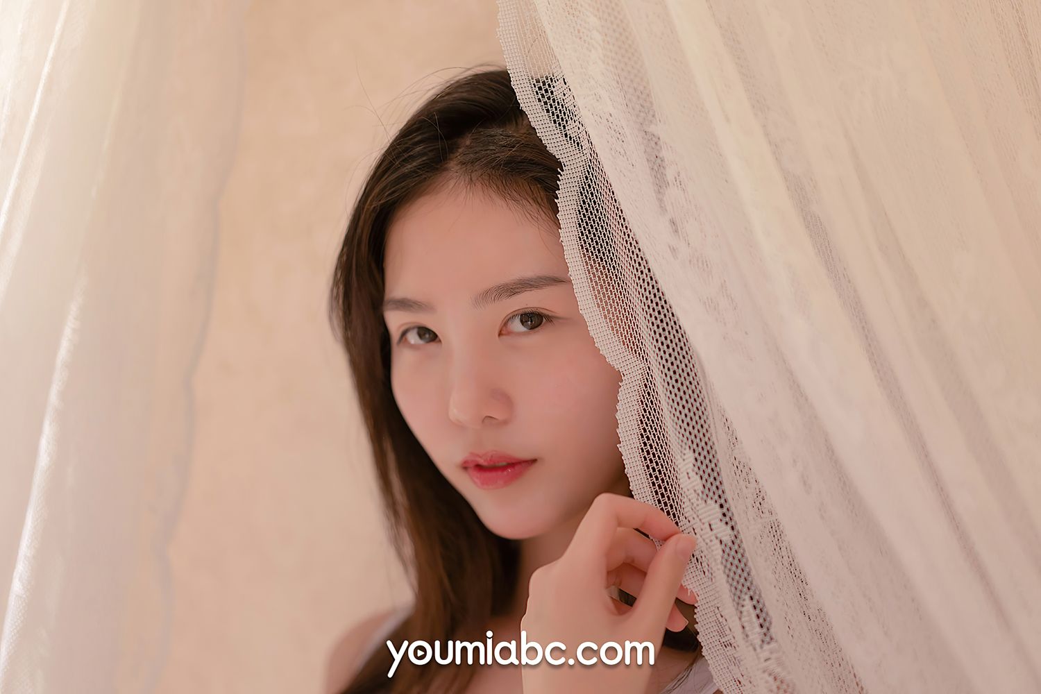 YOUMI尤美美女模特抖娘利世白色清凉服饰独居女主题性感写真-御萝部落