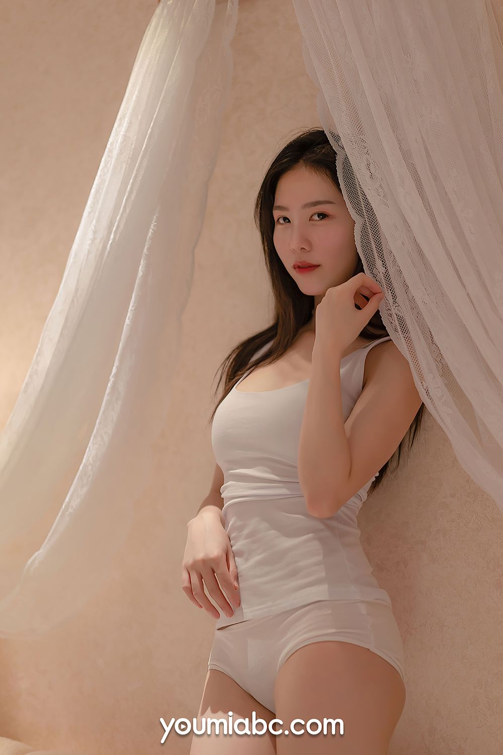 YOUMI尤美美女模特抖娘利世白色清凉服饰独居女主题性感写真-御萝部落