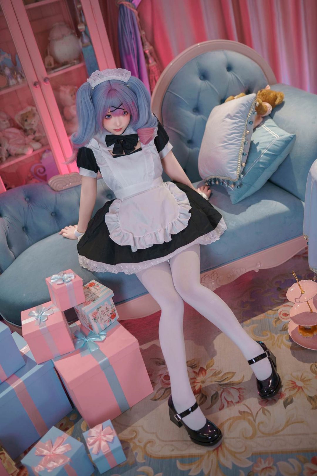 Bangni邦尼 – 初音未来 兔子洞女仆：蓝发女仆白丝露臀 大尺度还原 82P