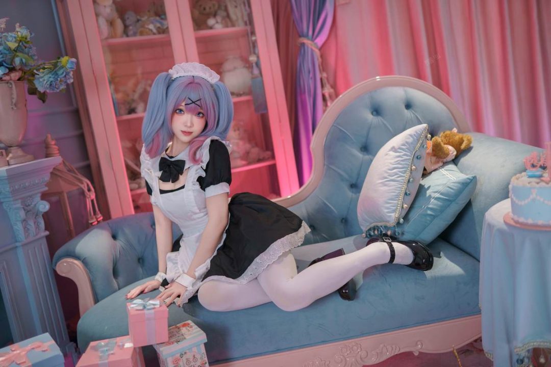 Bangni邦尼 – 初音未来 兔子洞女仆：蓝发女仆白丝露臀 大尺度还原 82P