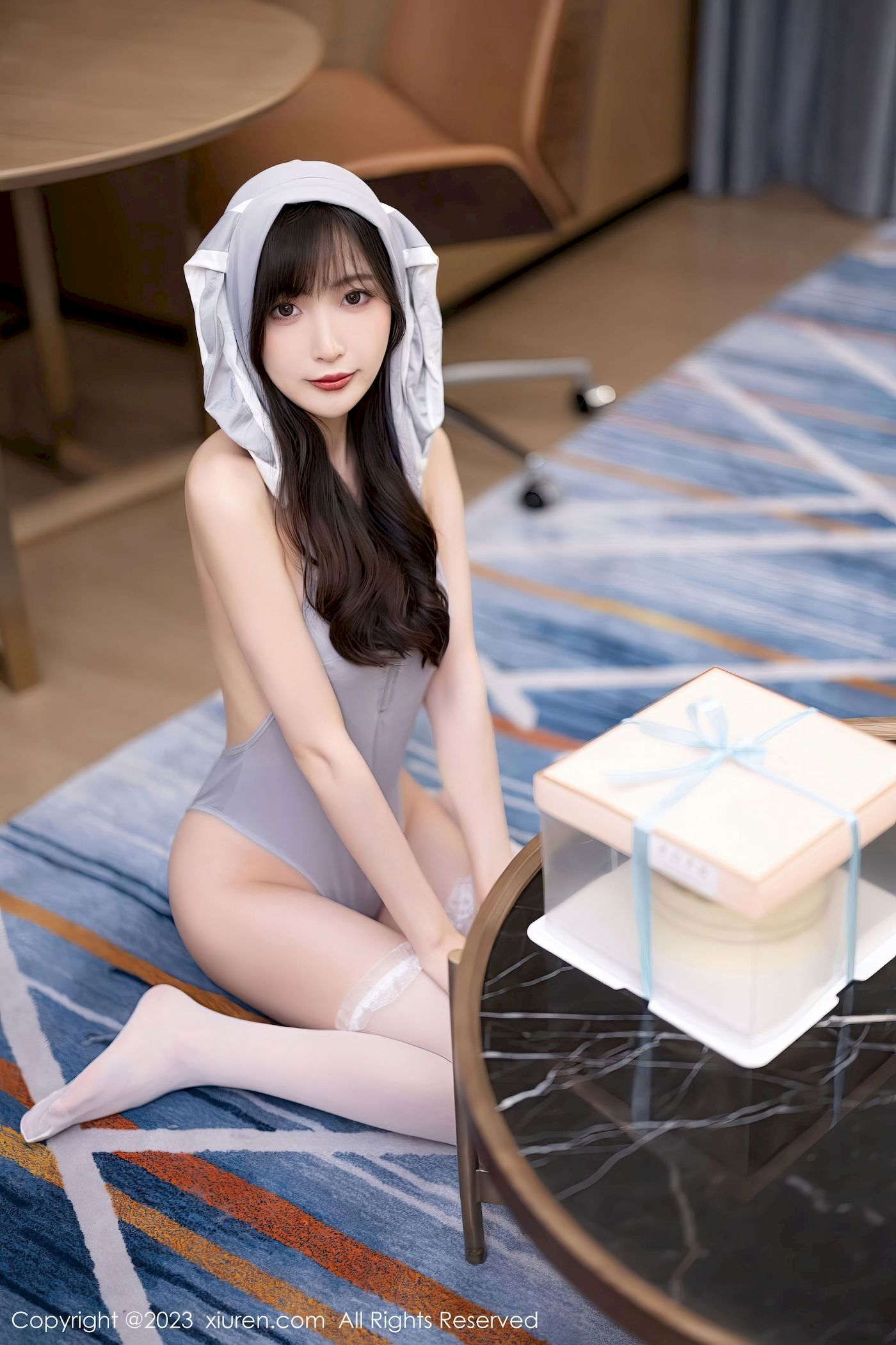 [秀人XiuRen] No.6762 模特林星阑 – 开叉服饰+白色丝袜性感写真
