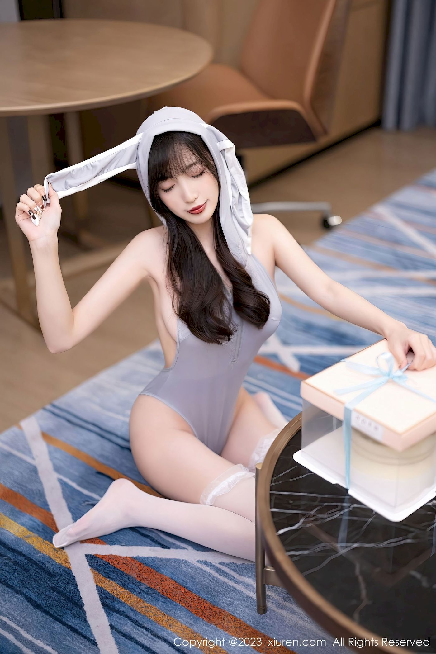 [秀人XiuRen] No.6762 模特林星阑 – 开叉服饰+白色丝袜性感写真