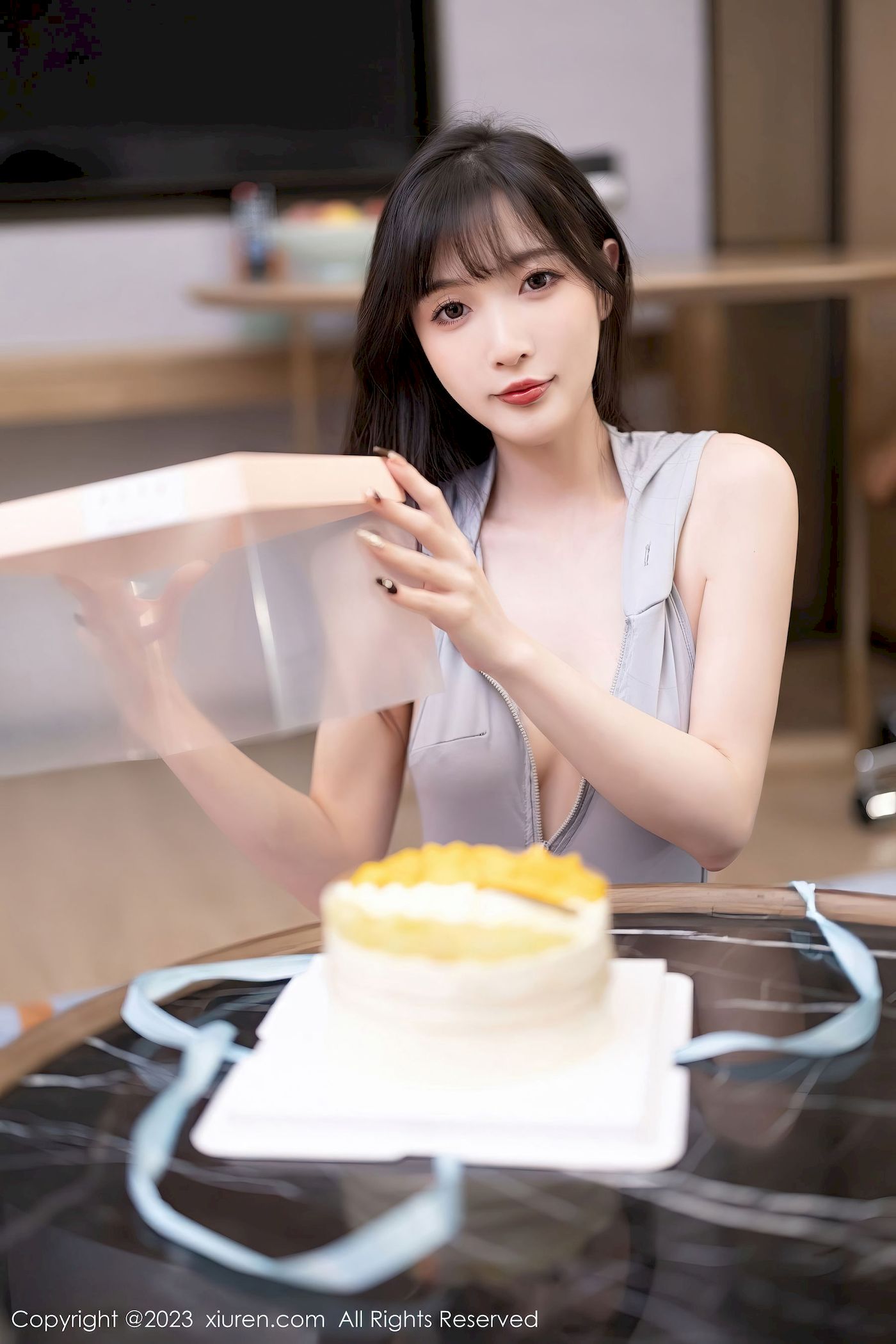 [秀人XiuRen] No.6762 模特林星阑 – 开叉服饰+白色丝袜性感写真