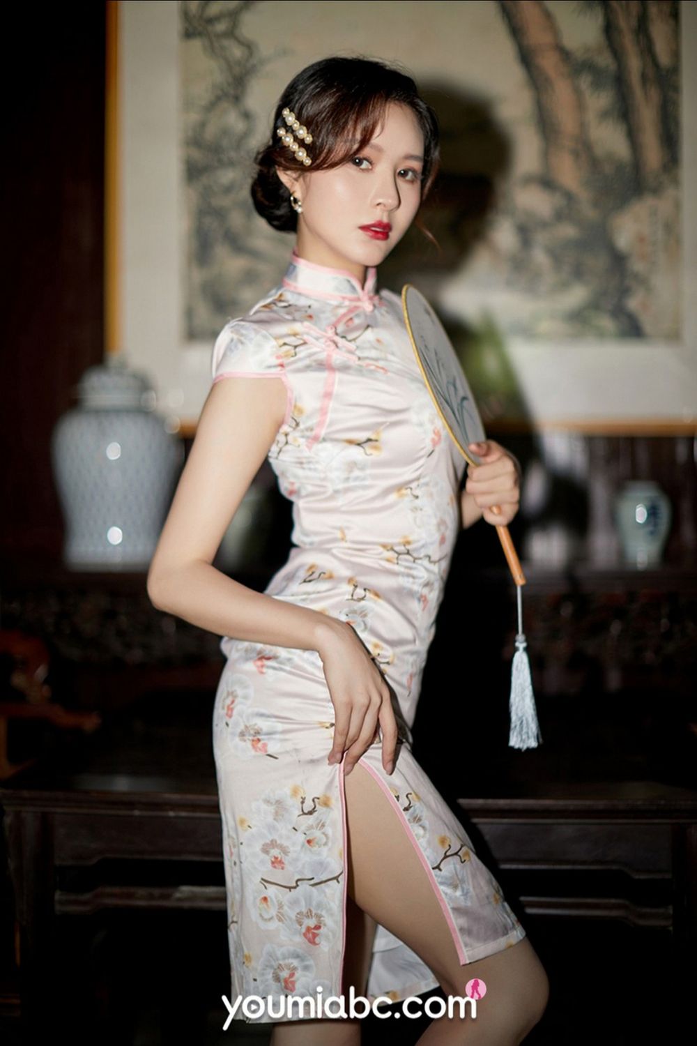 YouMi尤蜜美女模特黄金宝儿开叉旗袍红色内衣装扮性感写真-御萝部落
