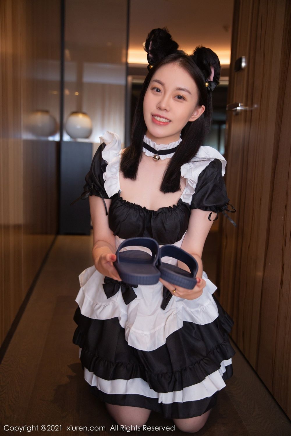 秀人网美女模特一颗甜蛋黄a黑丝美腿深夜女仆服务性感写真-御萝部落