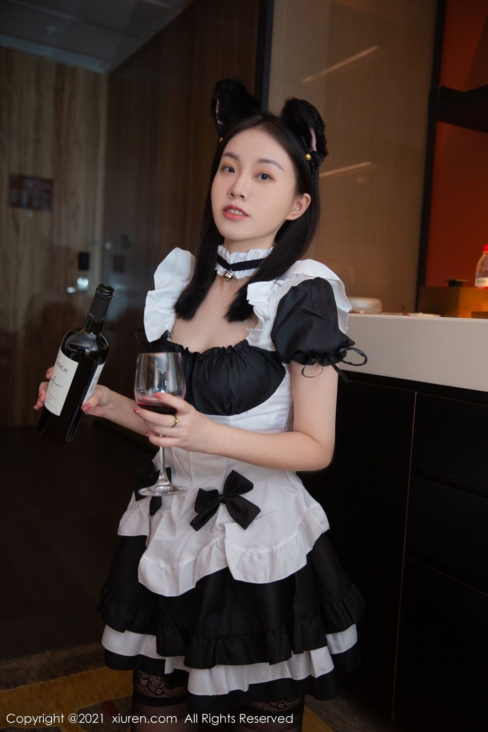 秀人网美女模特一颗甜蛋黄a黑丝美腿深夜女仆服务性感写真-御萝部落
