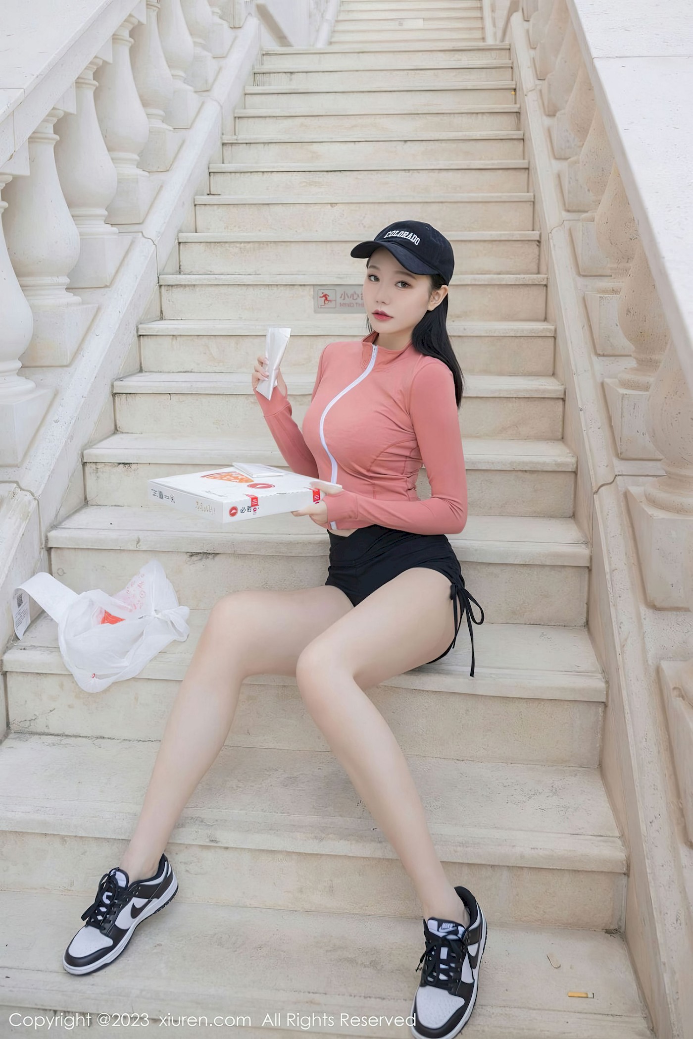 [XiuRen秀人网] No.6487 安然anran – 美腿短裤+外卖员装扮性感写真