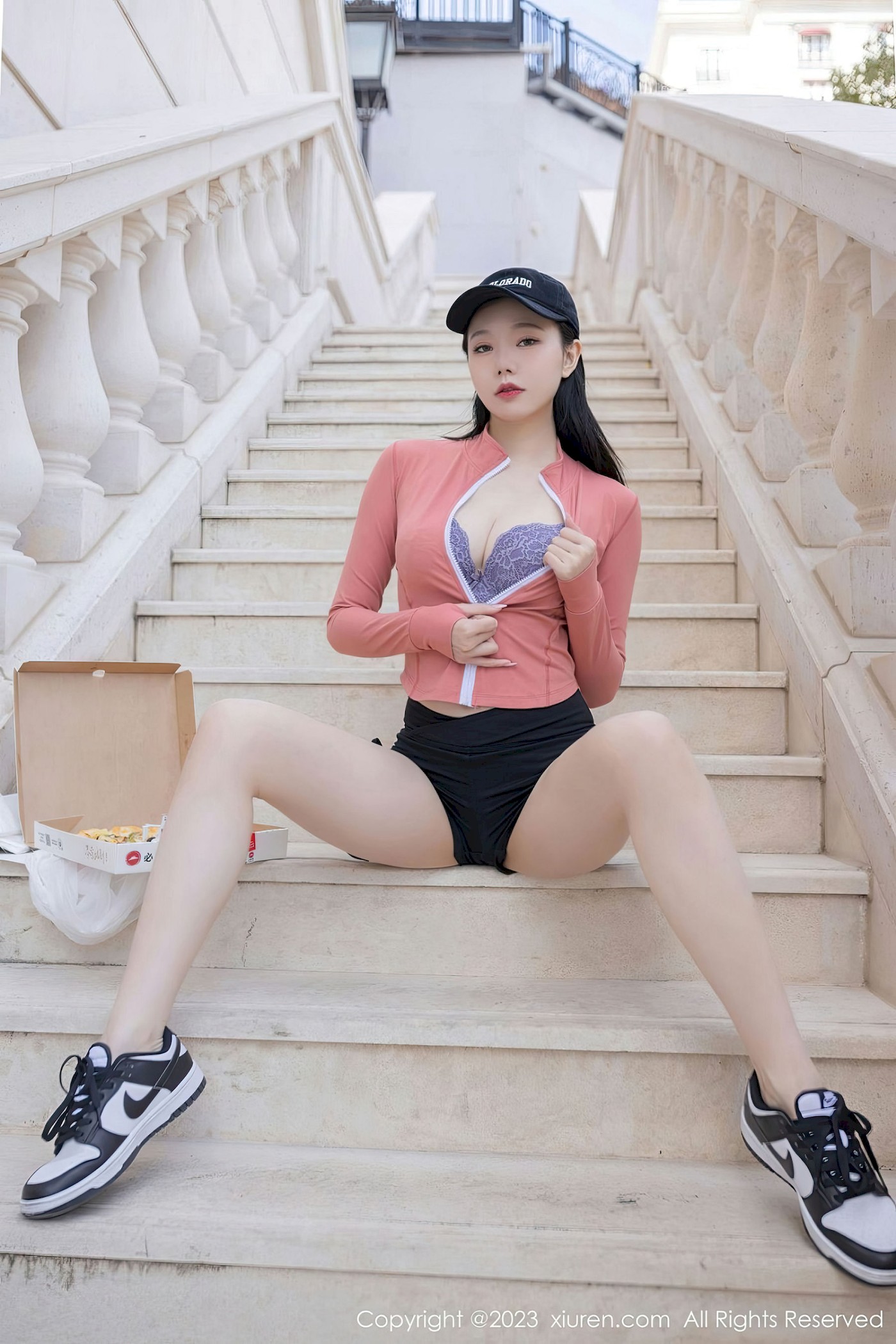 [XiuRen秀人网] No.6487 安然anran – 美腿短裤+外卖员装扮性感写真